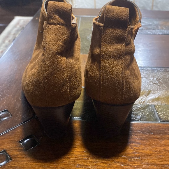 Pierre Dumas brown size 7 ankle boots. - Picture 3 of 4